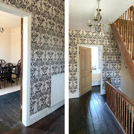 1 Ivy Cottages, 31 Main Street * Skipton